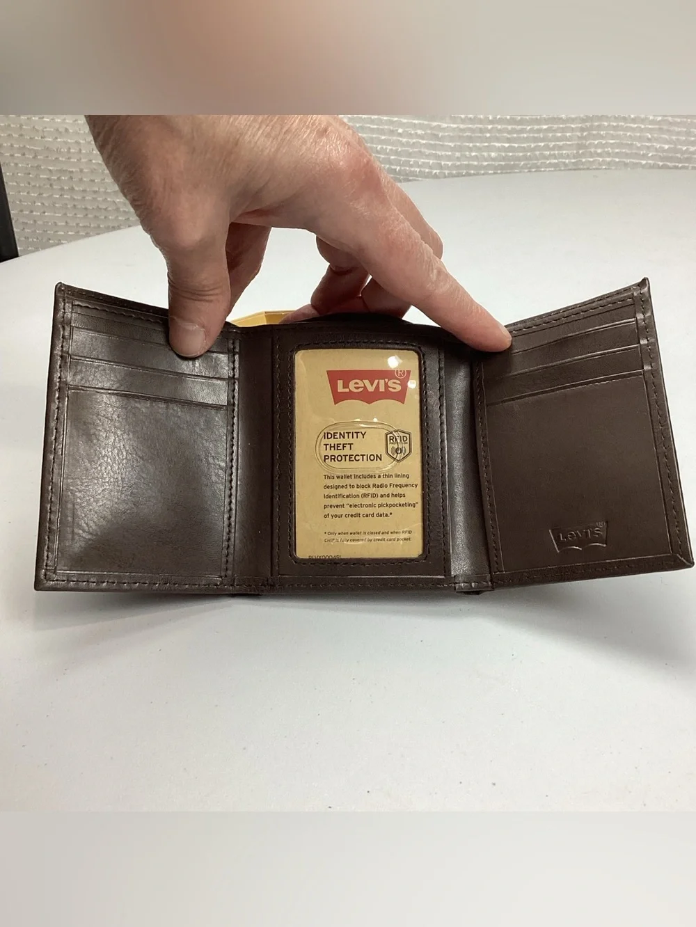 Levi’s Brown Leather Trifold Wallet RFID Protection NEW! Retail $36